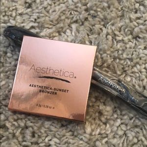 AESTHETICA bundle bronzer & P12 brush retail$ 51